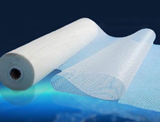 玻璃絲布是由玻璃為主原料高溫吹制成纖維絲帶，后經加工而制成玻璃絲布。具有防腐、使用壽命長、耐老化、防火隔熱絕緣等優異特征。玻璃絲布作為管道保溫必不可缺的輔品，主要應用于管道防腐，保溫，煙道（排風道）、